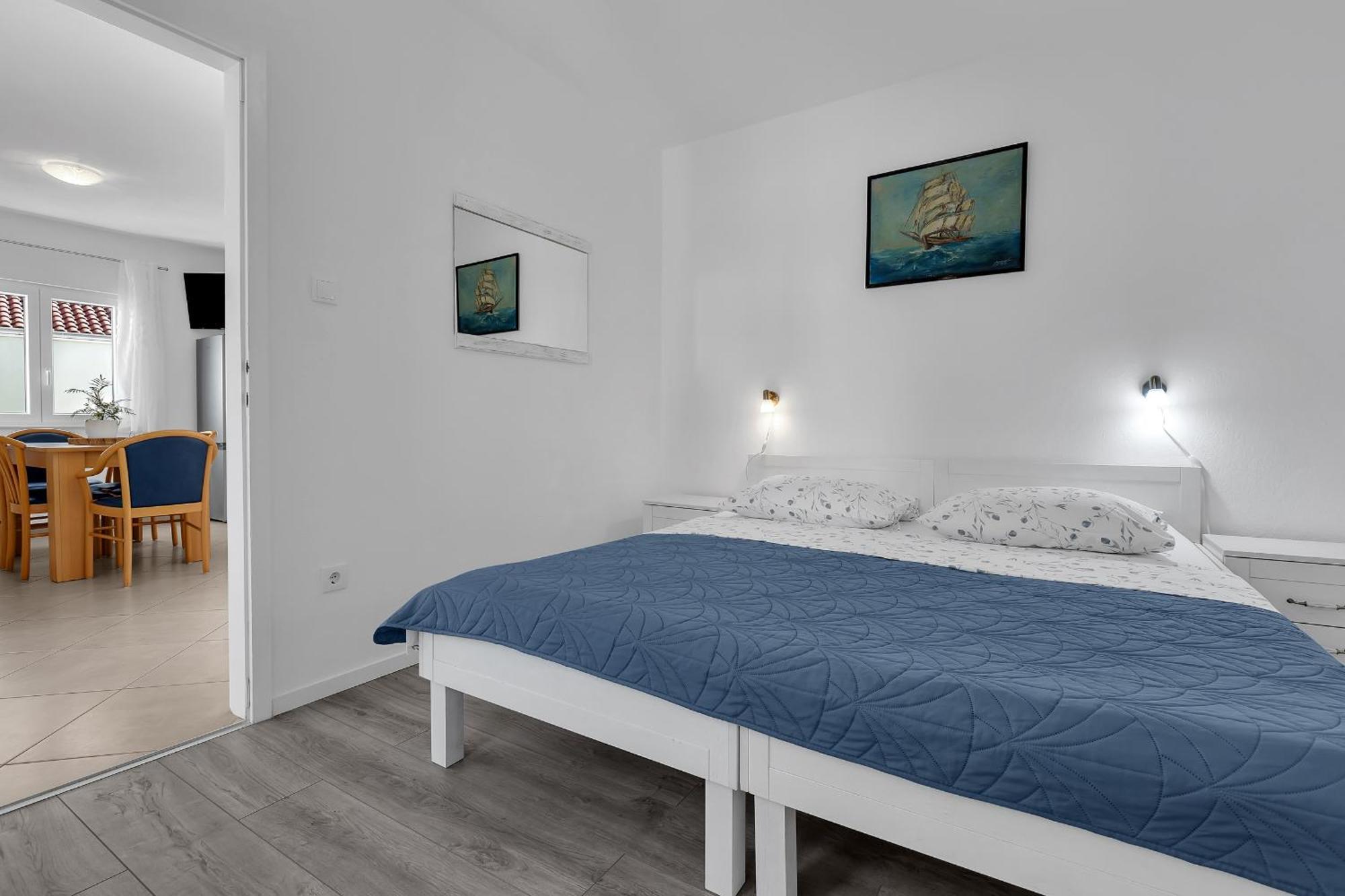Apartments By The Sea Podgora, Makarska - 2596 Bilik gambar