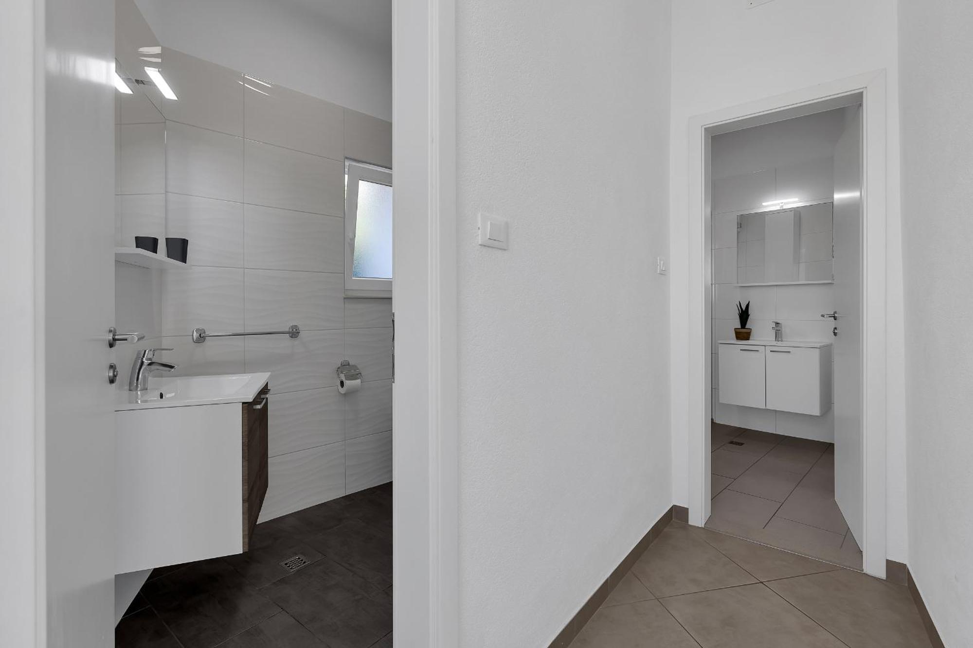 Apartments By The Sea Podgora, Makarska - 2596 Bilik gambar