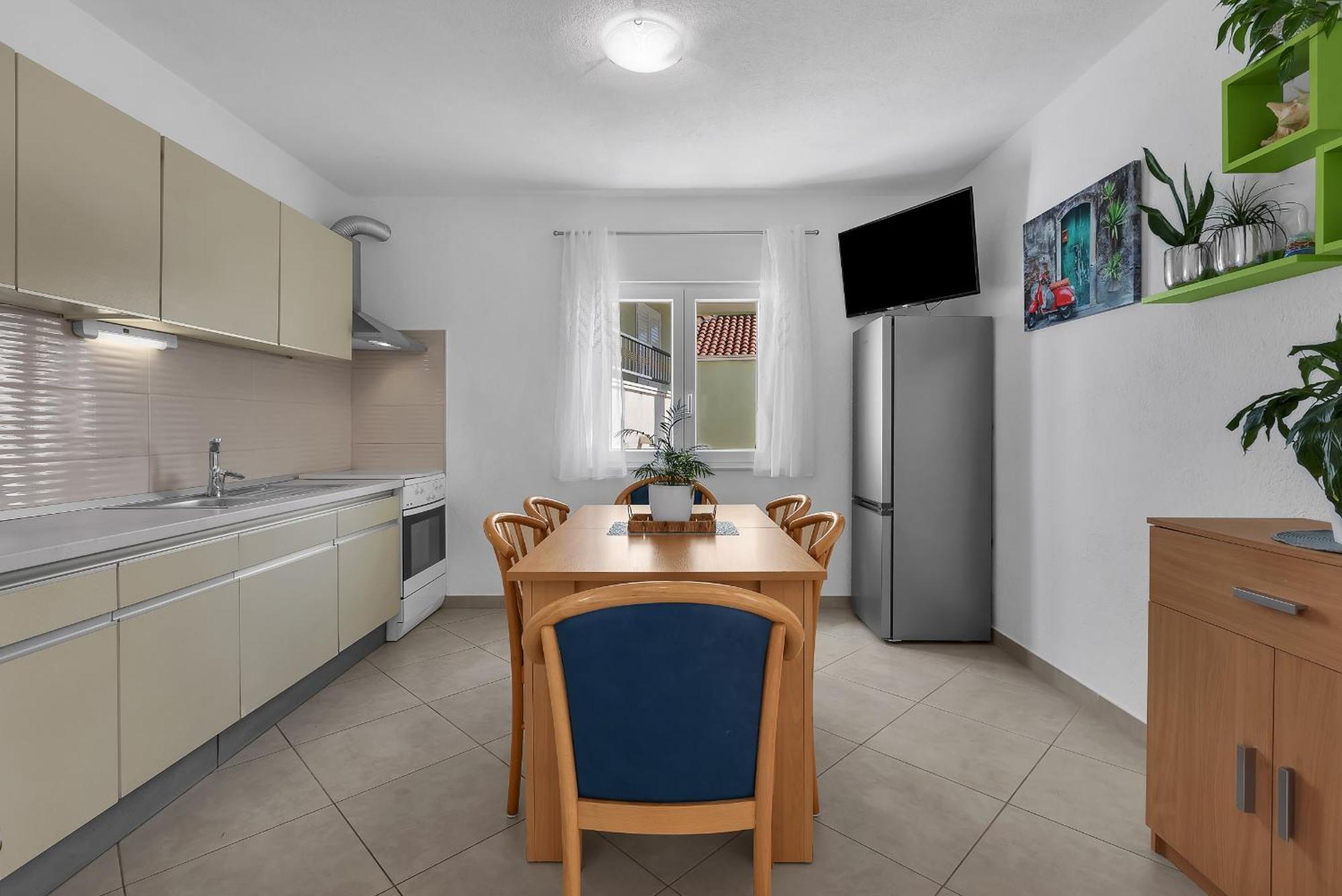 Apartments By The Sea Podgora, Makarska - 2596 Bilik gambar